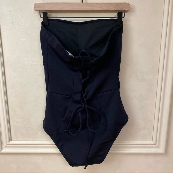 Good American Sculpt Strapless Lace Up Swimsuit - Picture 6 of 11